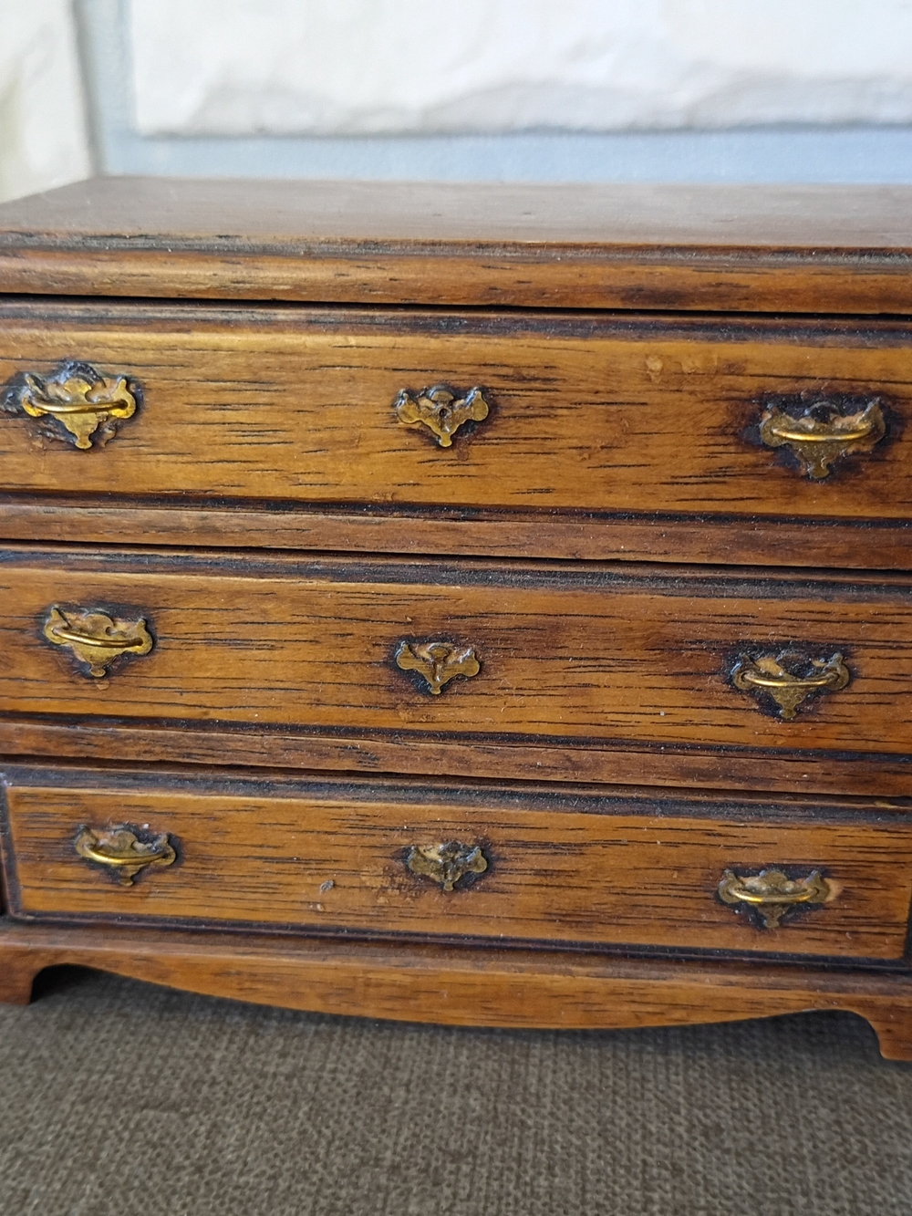 Vintage Wooden 1:12 Scale Dollhouse Dresser Drawers Work!